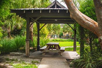 Courtyard area at Fernwood Grove in Tampa, FL